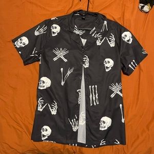 3x$10🖤 Button down skull and bones shirt
